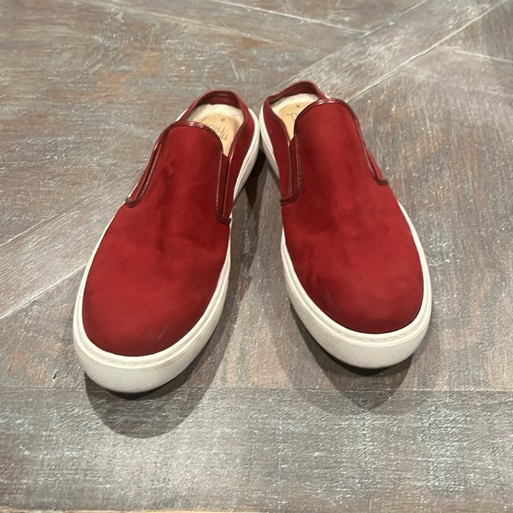 9 1/2 Red shoes great condition